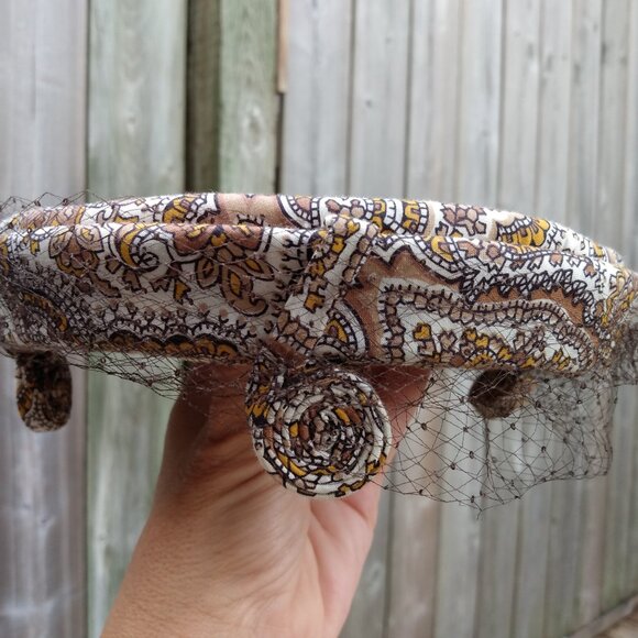 Vintage 50s Hat Brown Yellow Paisley Topper Netting Veil - Picture 9 of 10
